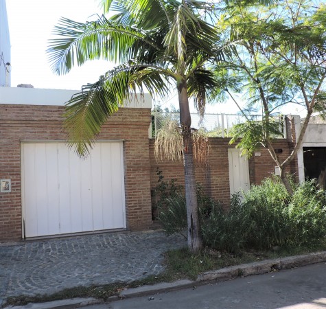 Foto Casa en Venta en Lomas Del Mirador, Buenos Aires - U$D 145.000 - pix54462762 - BienesOnLine
