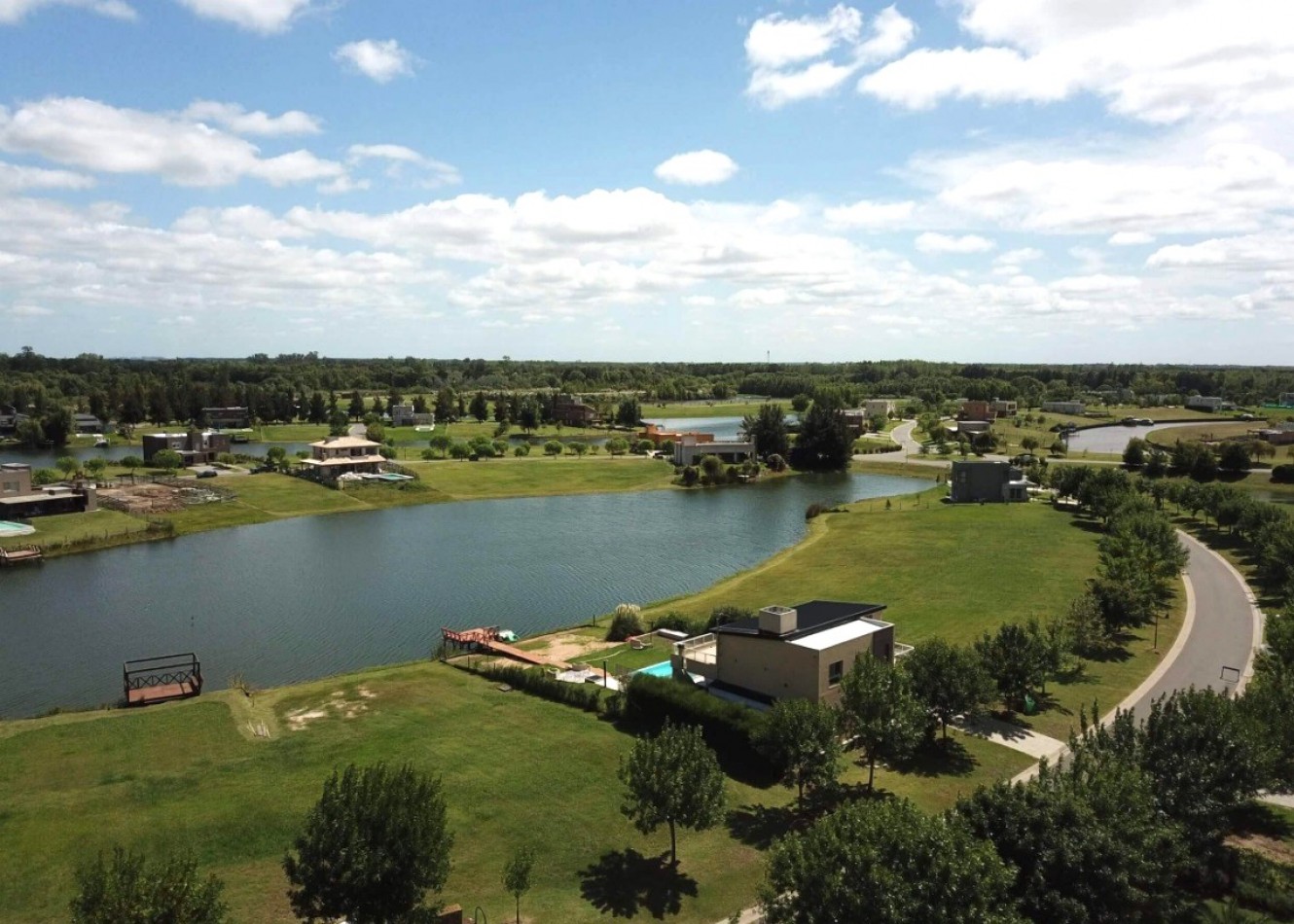 Unico Lote A La Laguna de 1093 m2 Barrio Nautico El Cazal - Escobar