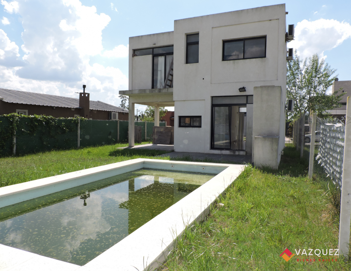 Encantadora casa ubicada en Barrio Laguna Azul