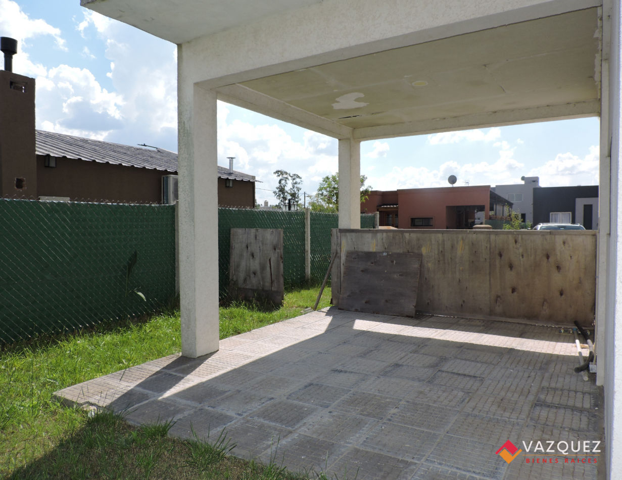 Encantadora casa ubicada en Barrio Laguna Azul