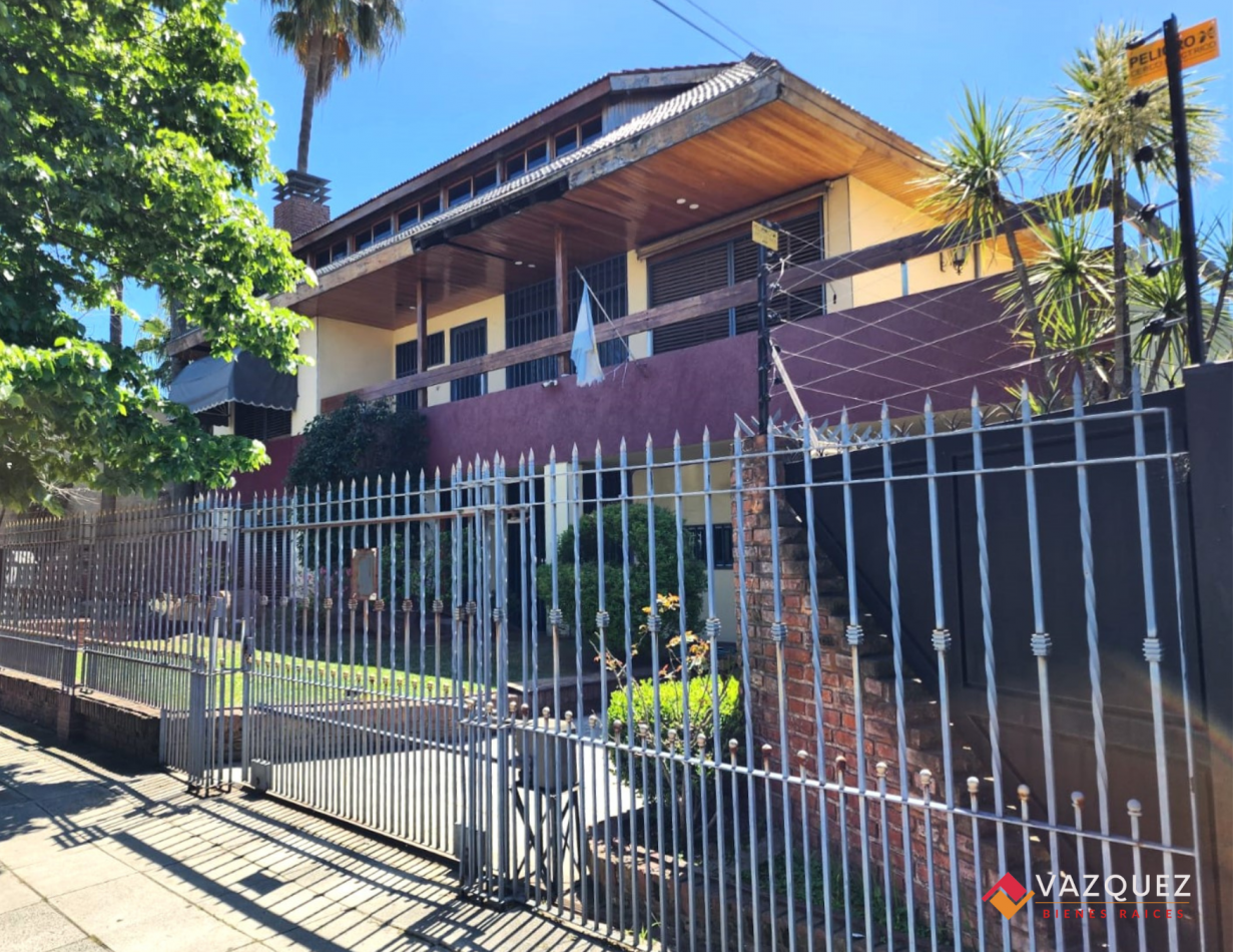 Majestuoso Chalet Simbolo de San Justo