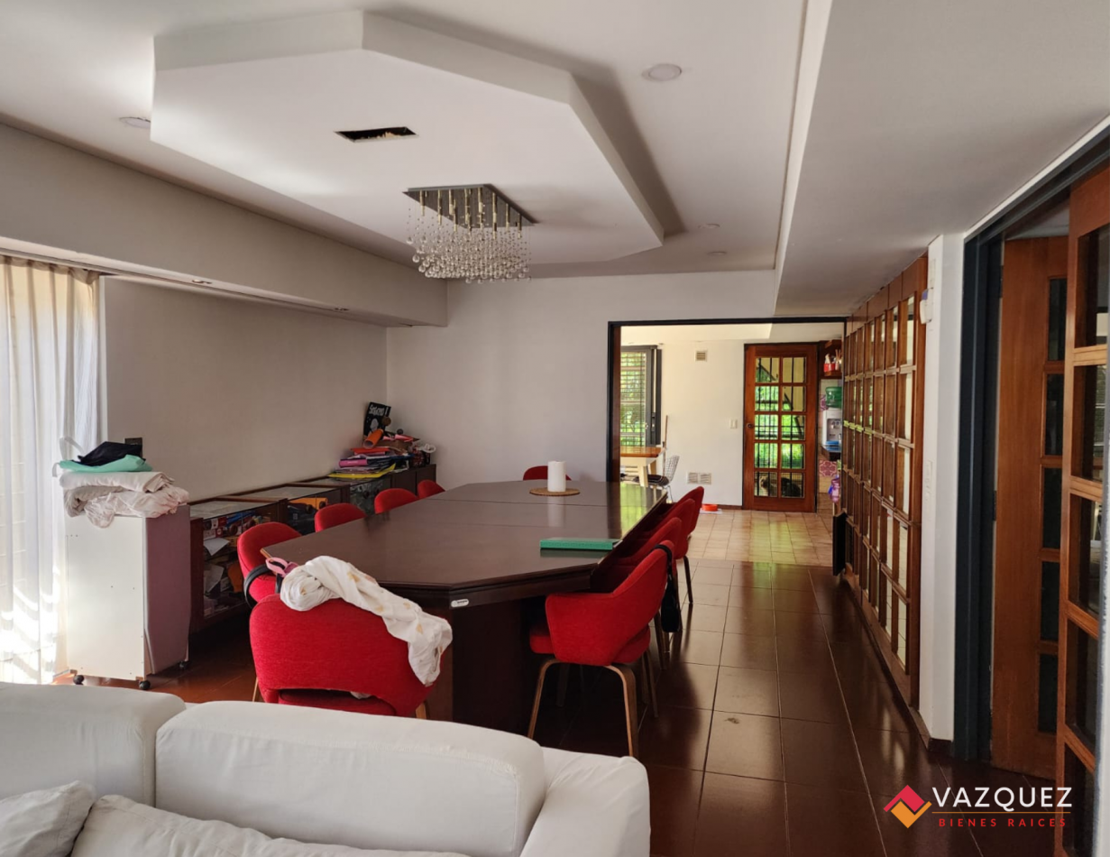 Majestuoso Chalet Simbolo de San Justo