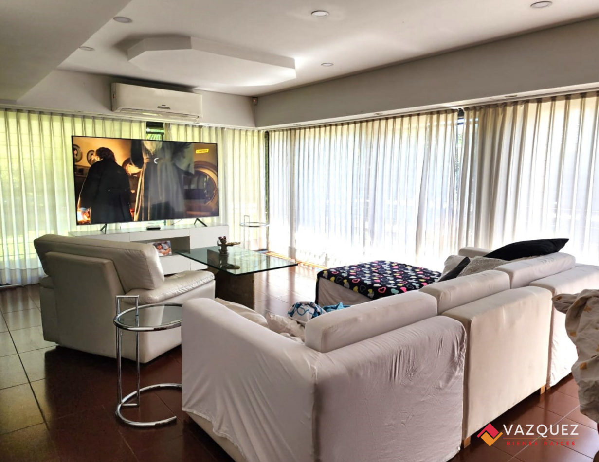 Majestuoso Chalet Simbolo de San Justo