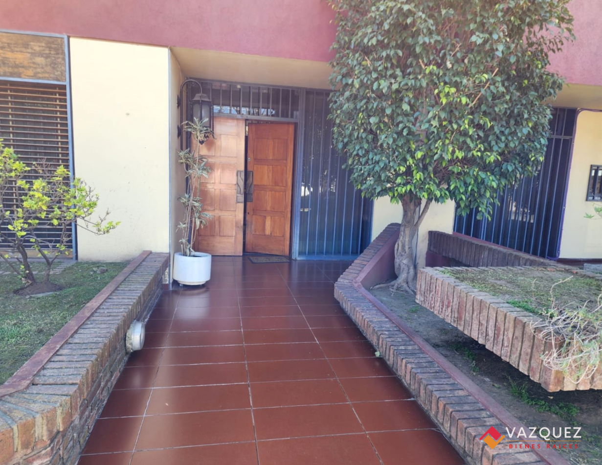 Majestuoso Chalet Simbolo de San Justo