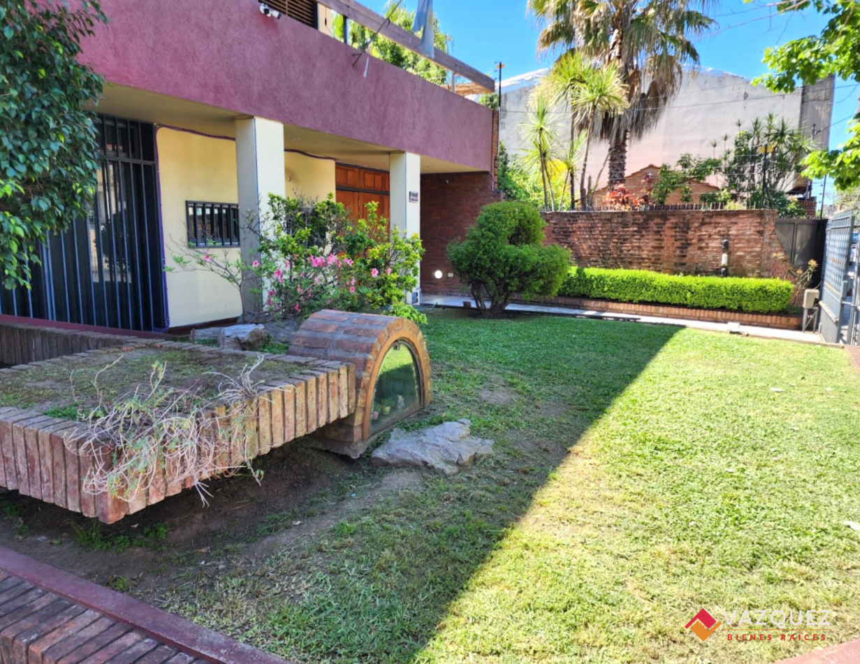 Majestuoso Chalet Simbolo de San Justo