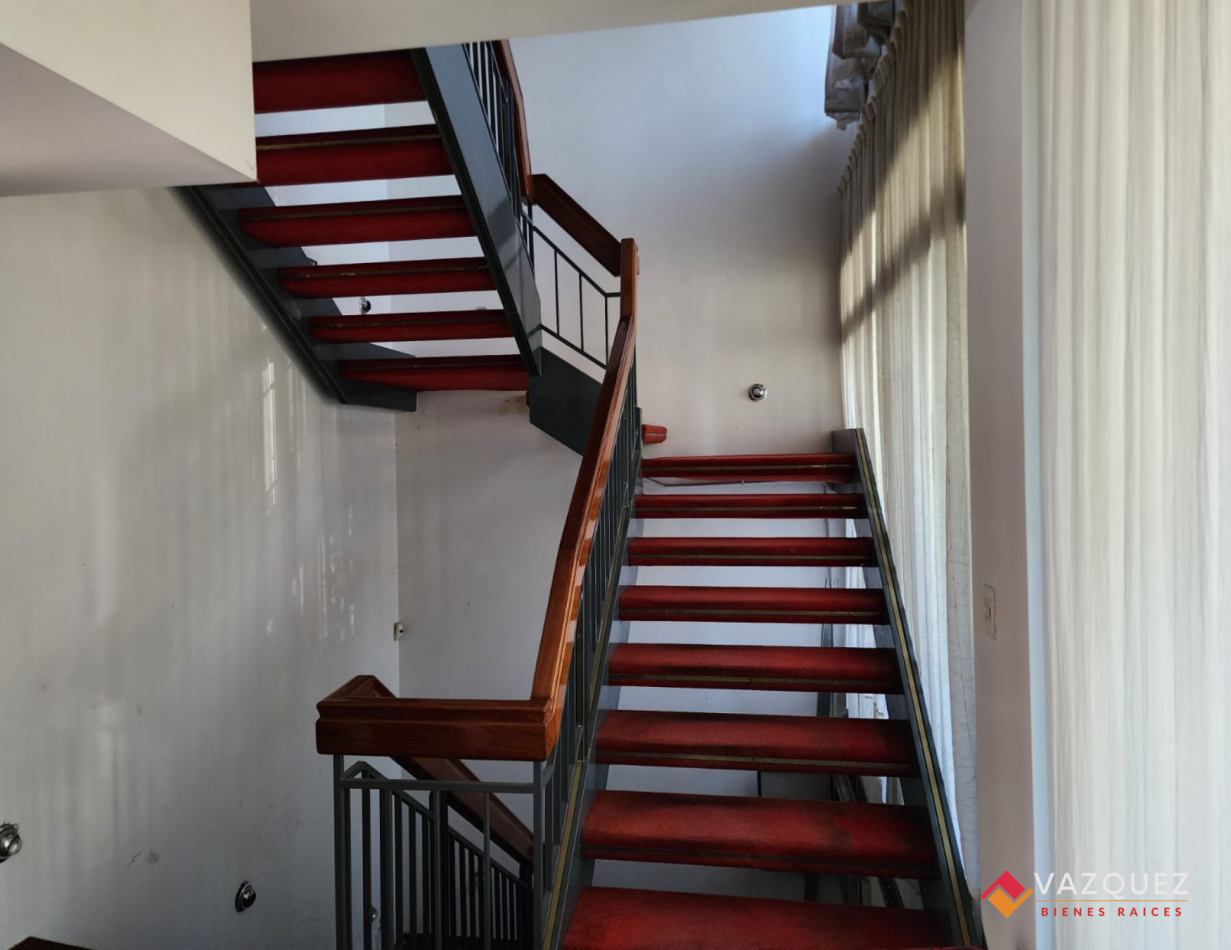 Majestuoso Chalet Simbolo de San Justo