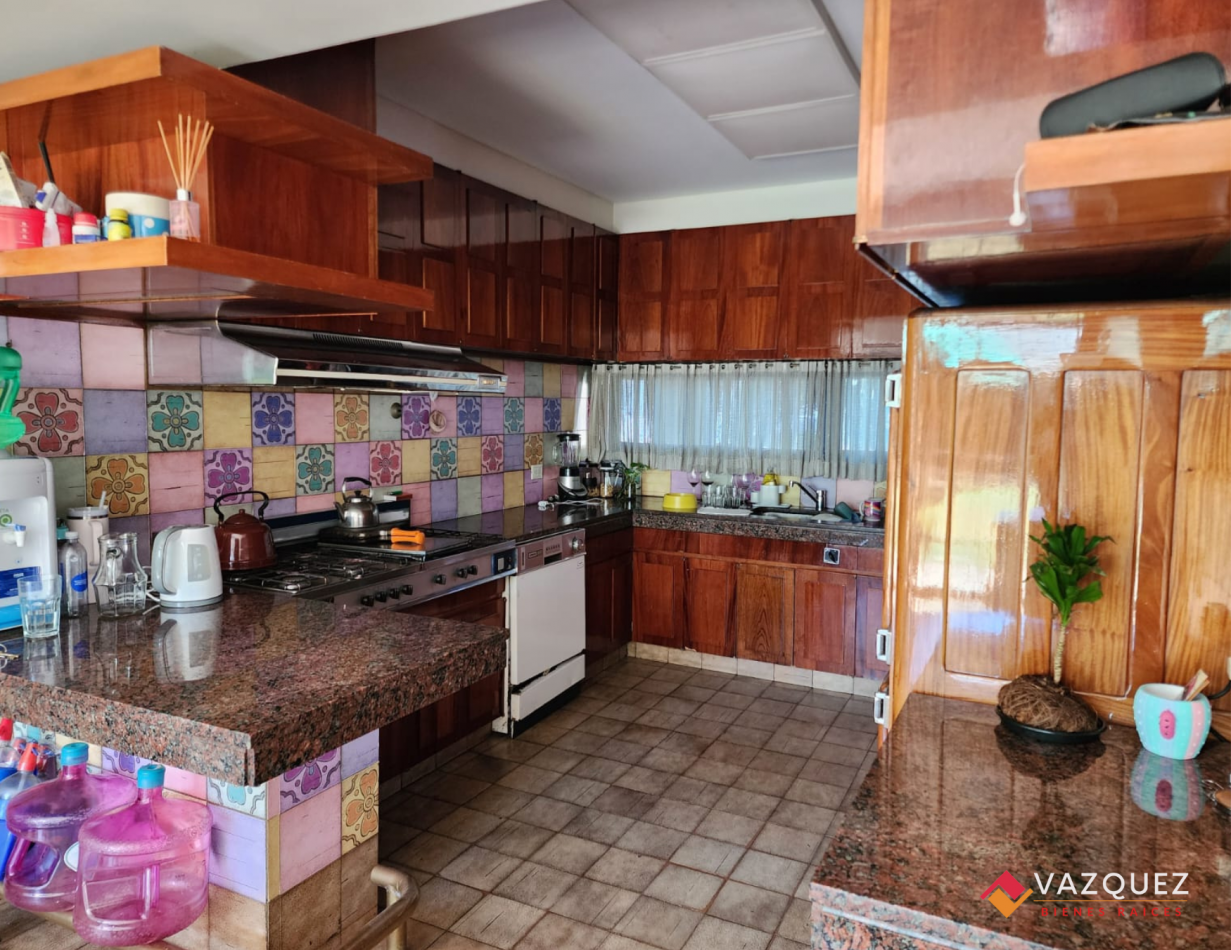 Majestuoso Chalet Simbolo de San Justo