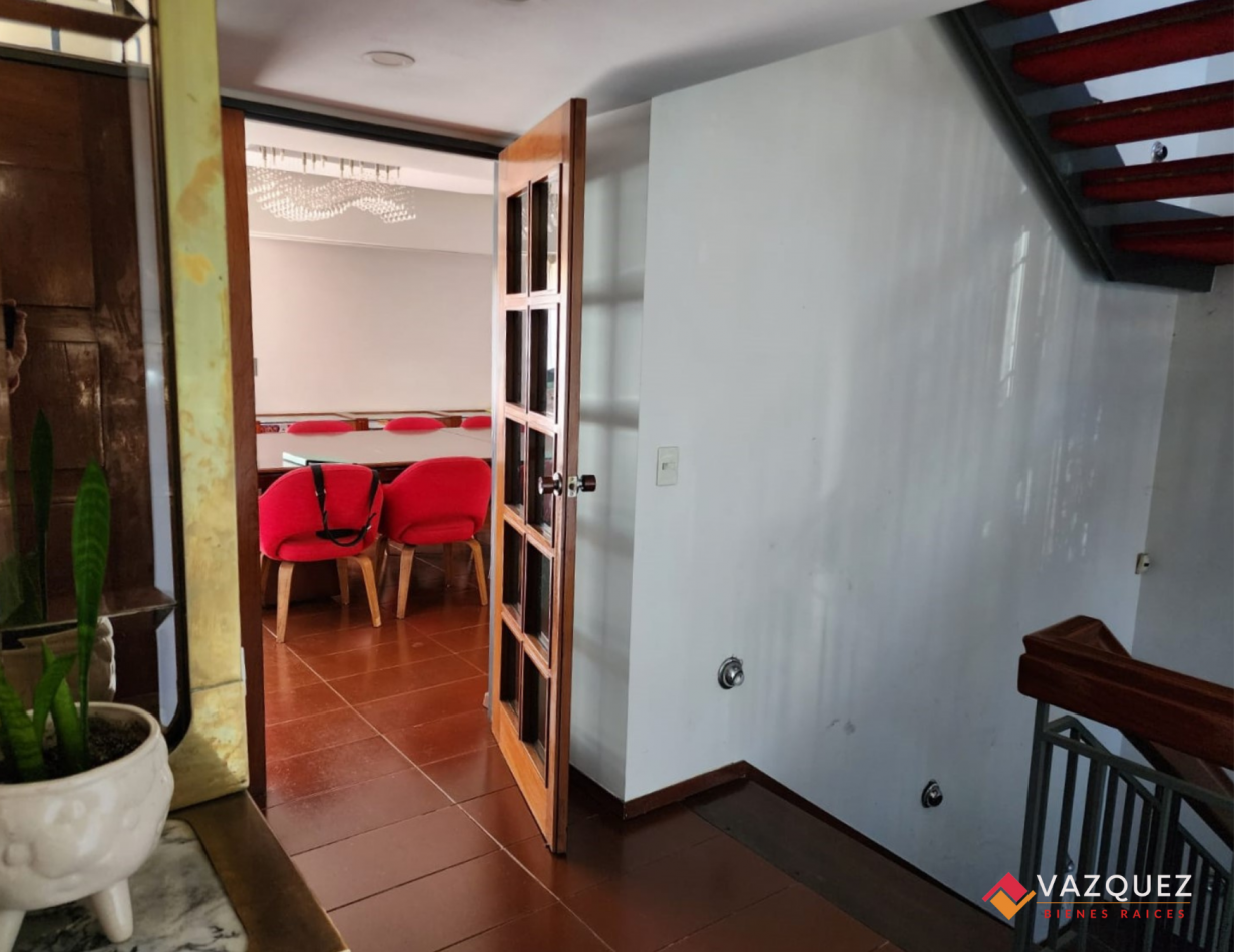 Majestuoso Chalet Simbolo de San Justo