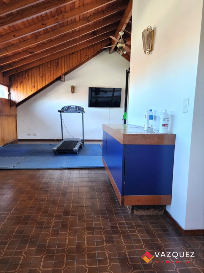 Majestuoso Chalet Simbolo de San Justo