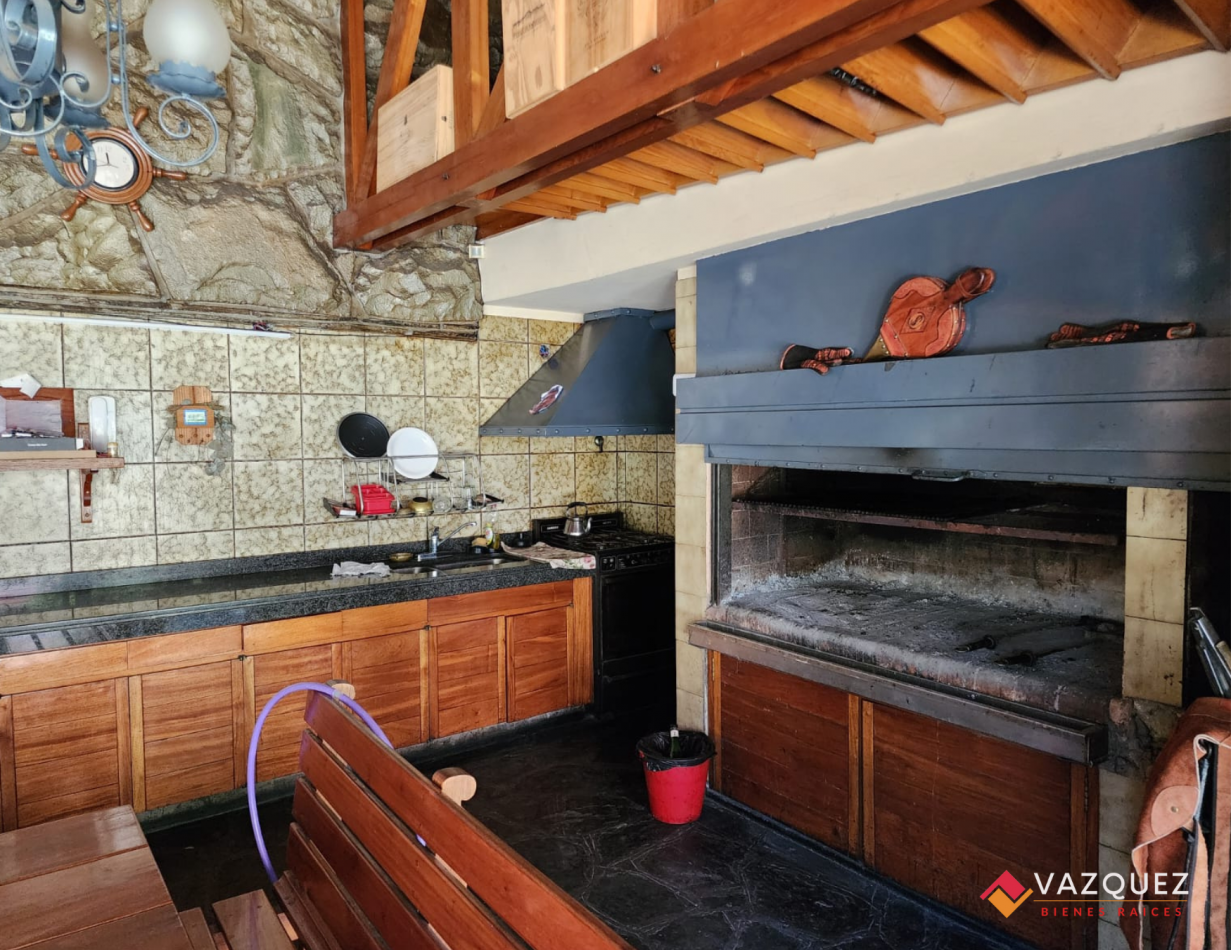 Majestuoso Chalet Simbolo de San Justo