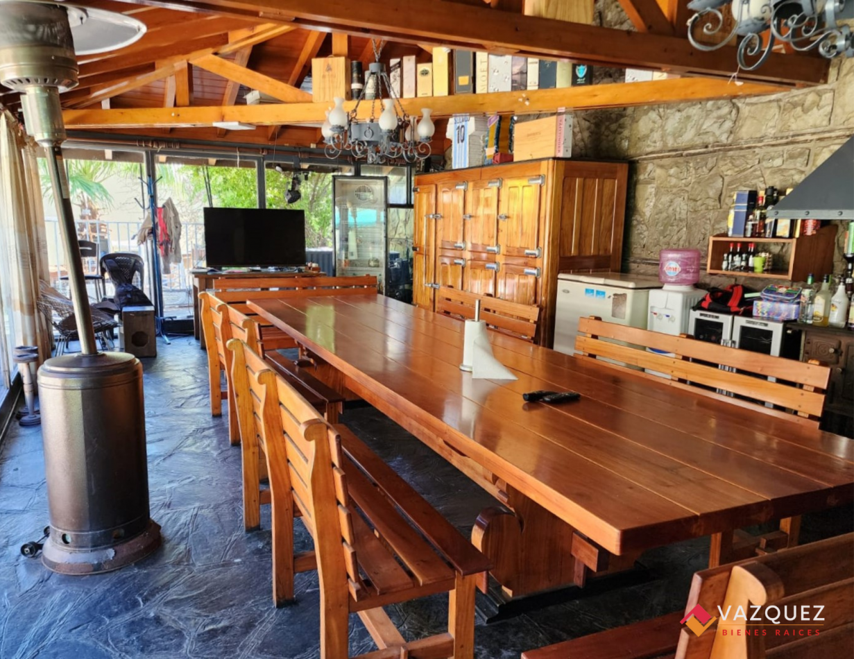 Majestuoso Chalet Simbolo de San Justo