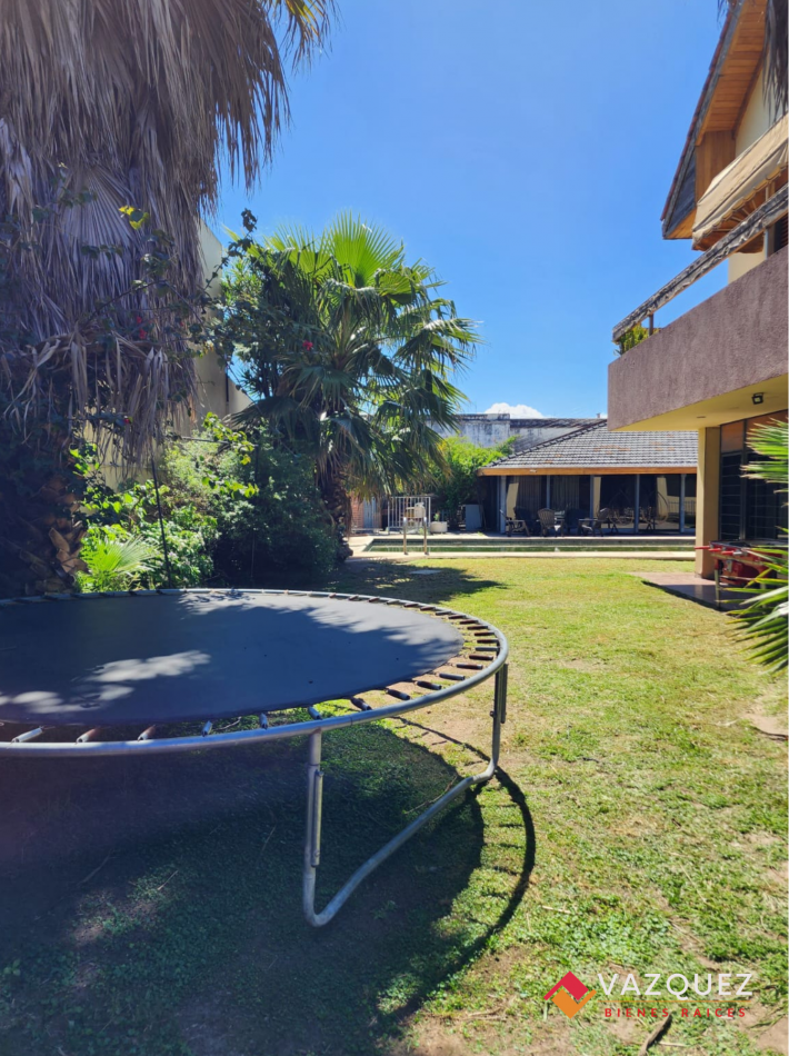 Majestuoso Chalet Simbolo de San Justo