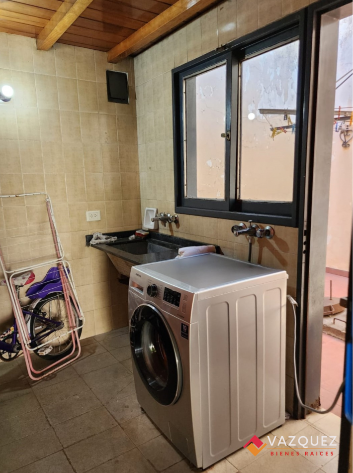 Majestuoso Chalet Simbolo de San Justo