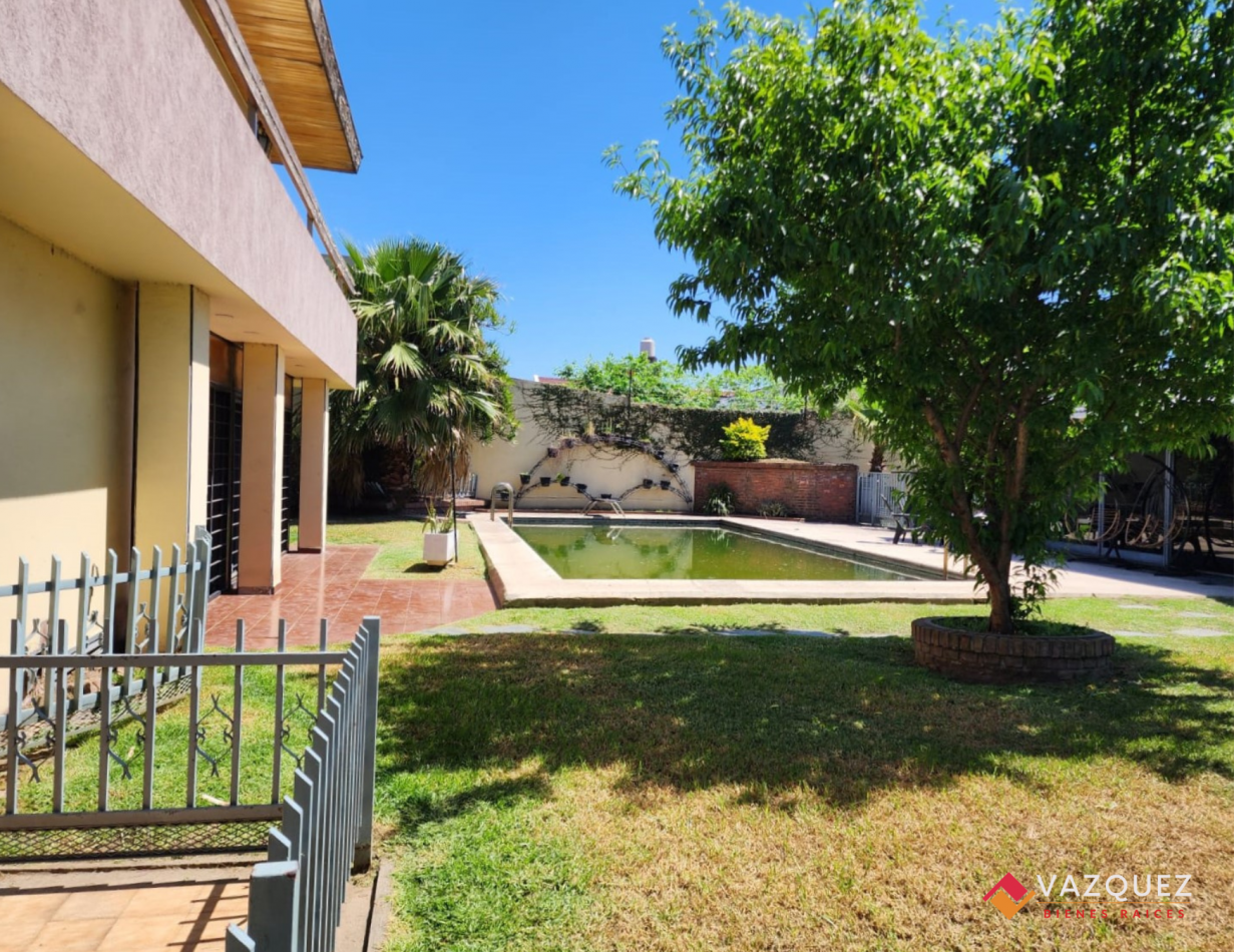 Majestuoso Chalet Simbolo de San Justo