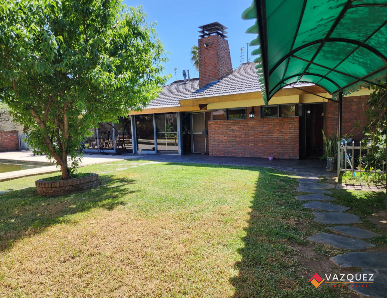 Majestuoso Chalet Simbolo de San Justo
