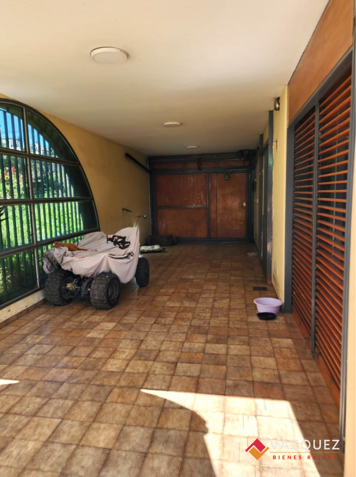 Majestuoso Chalet Simbolo de San Justo