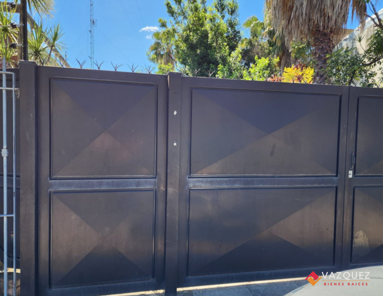 Majestuoso Chalet Simbolo de San Justo