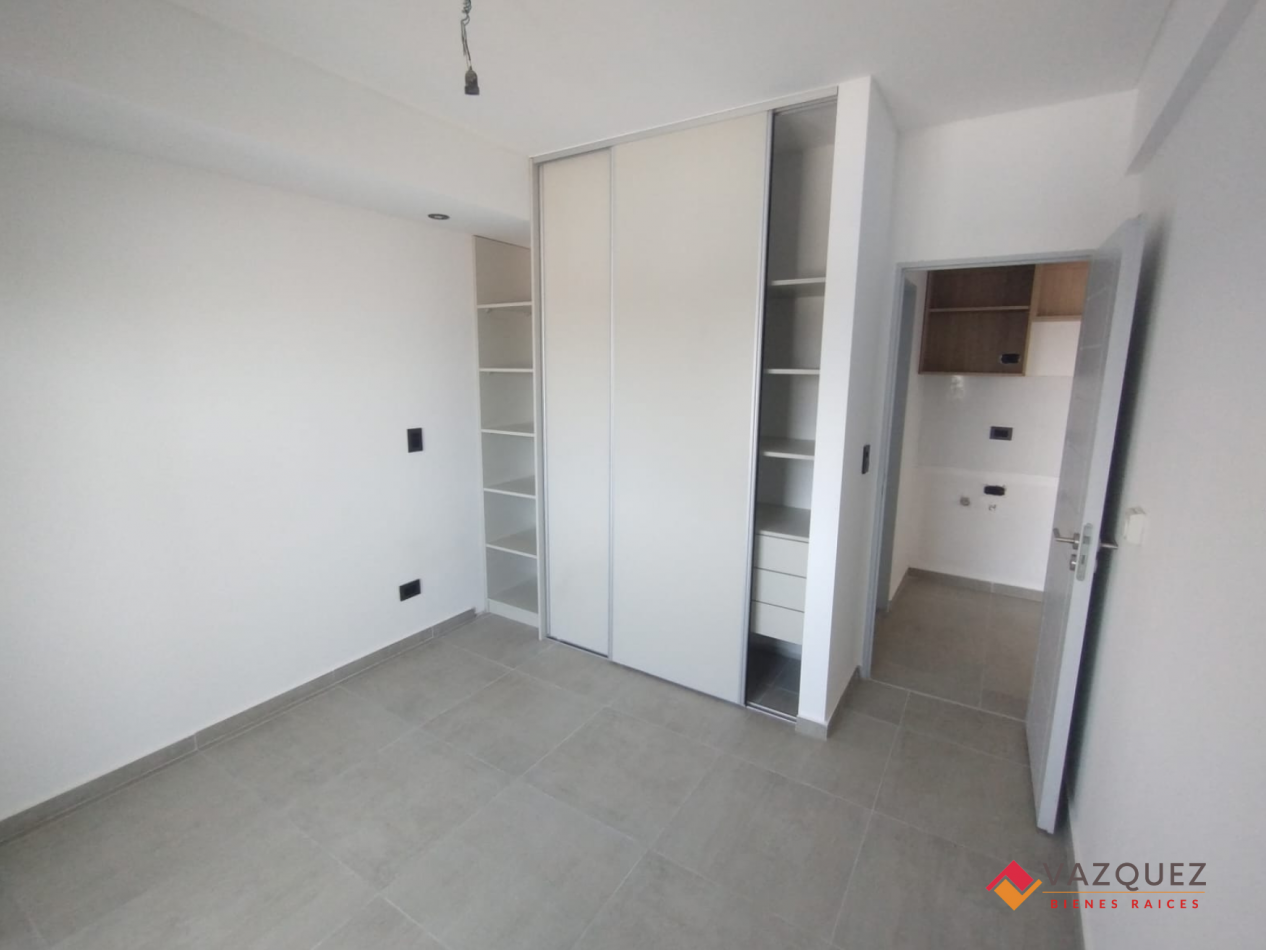 Departamento 2 ambientes con Cochera Descubierta C