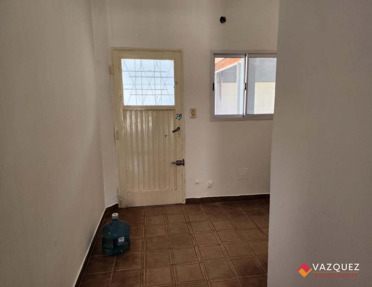 Casa con garage y parque