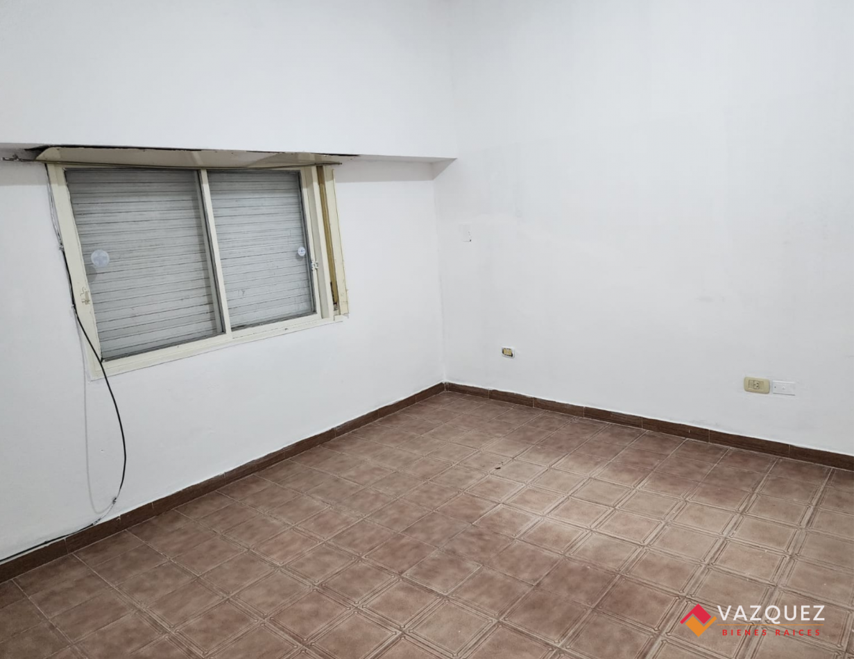 Casa con garage y parque