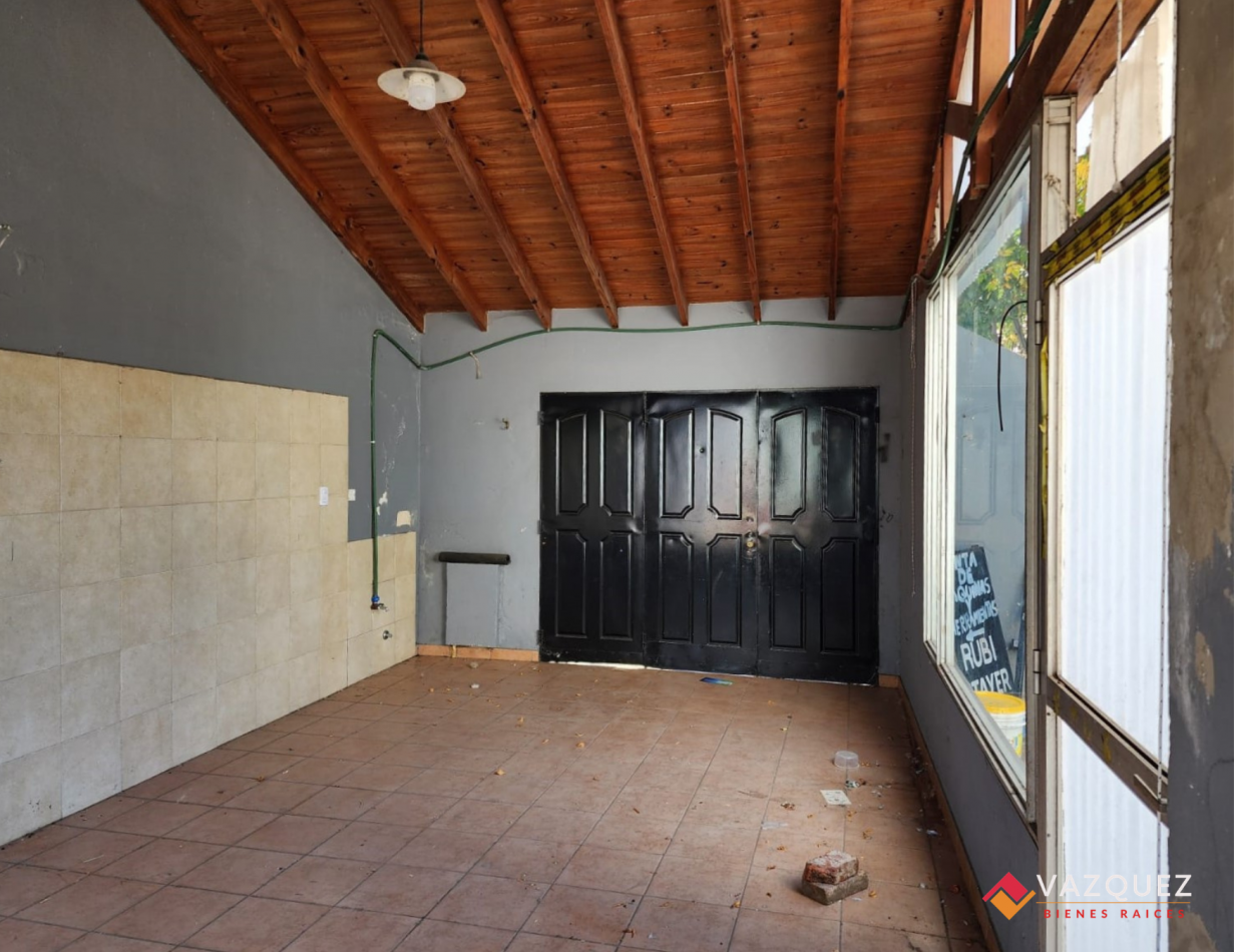 Casa con garage y parque