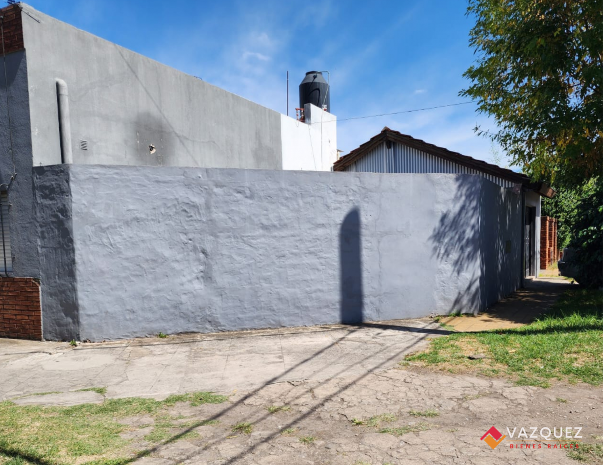 Casa con garage y parque