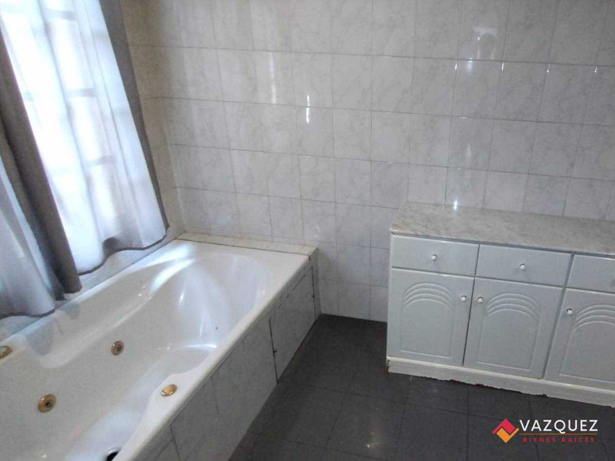 Piso Independiente 4 Ambientes con Garage en La Tablada