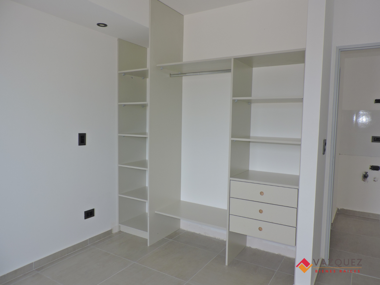 Departamento 2 ambientes con Cochera Descubierta C