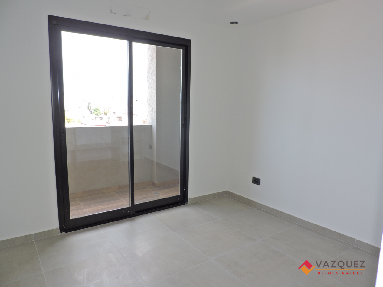 Departamento 2 ambientes con Cochera Descubierta C