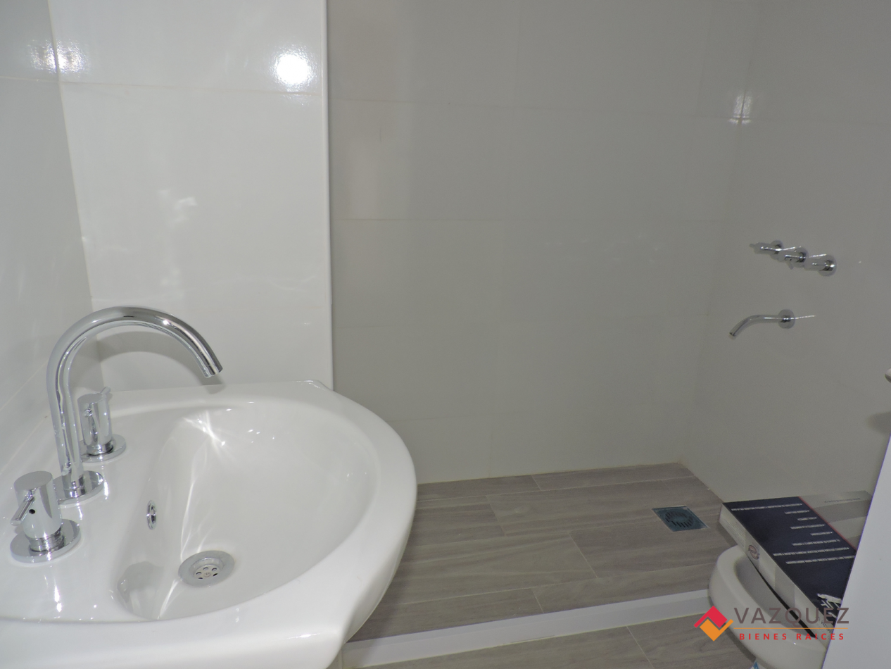 Departamento 2 ambientes con Cochera Descubierta C