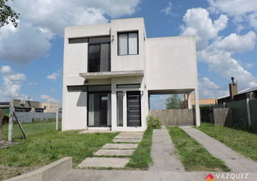 Encantadora casa ubicada en Barrio Laguna Azul